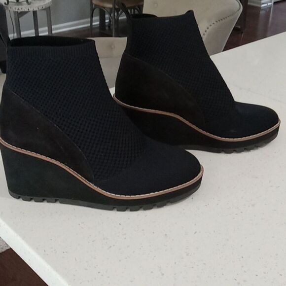 Eileen Fisher Quill Street black wedge bootie. Knit w suede detail. Size 5 NWT - Picture 5 of 8